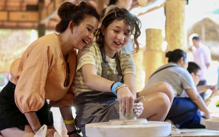 Du khách thích thú trải nghiệm tại lễ hội ẩm thực của Saigontourist Group